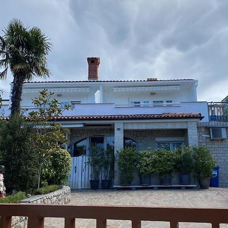 Apartmani Sara Omisalj Luaran gambar